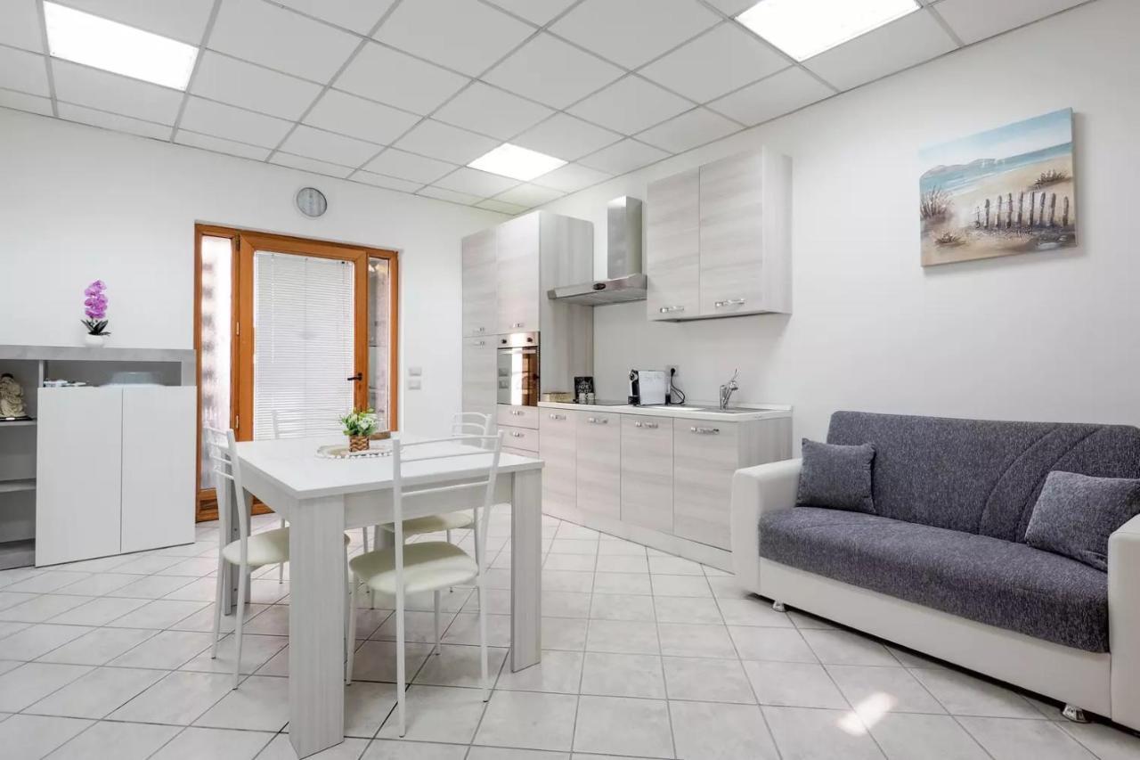 Saint Simplicio House Apartment ออลเบีย ภายนอก รูปภาพ